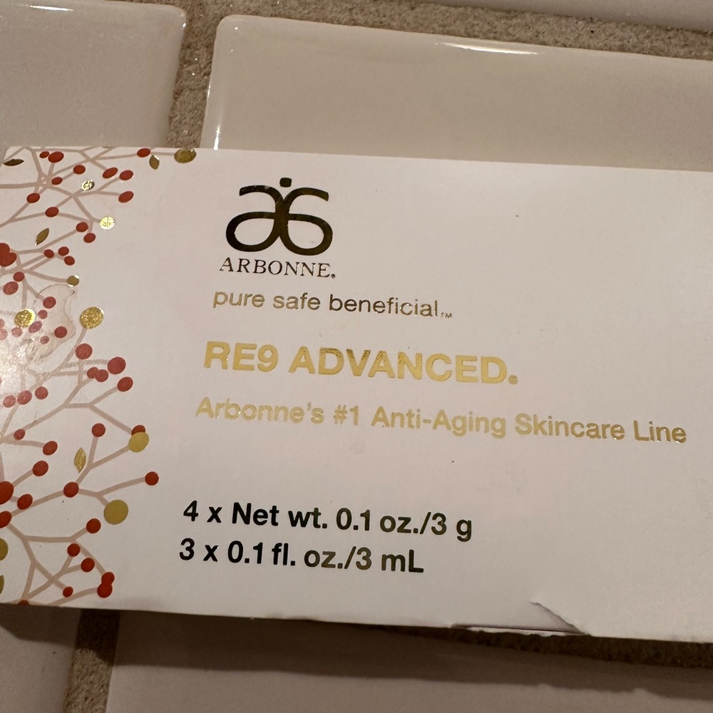 Arbonne RE9 Advanced Skincare Set - White